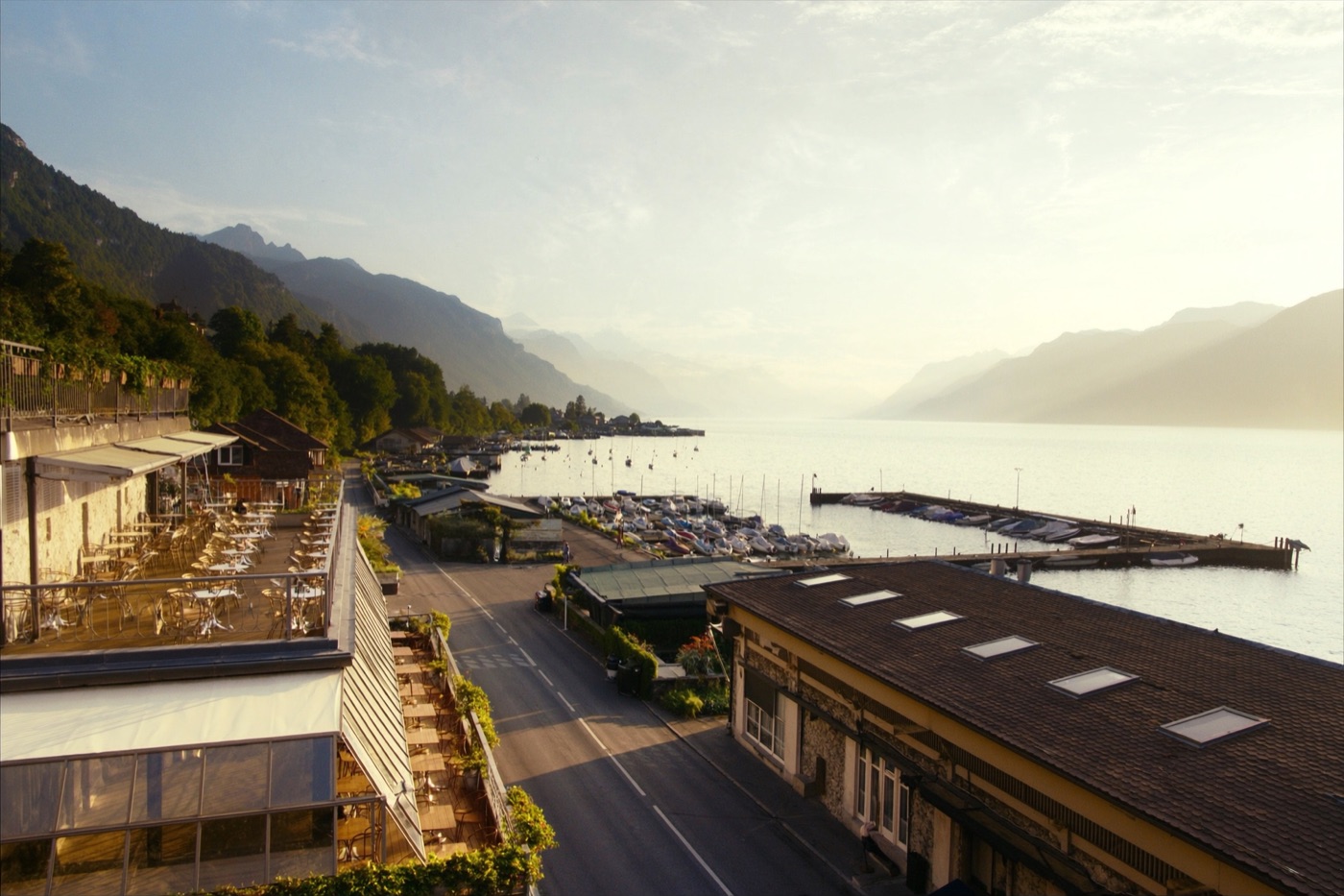 Terrasse de restaurant au bord du lac Léman à Saint-Gingolph